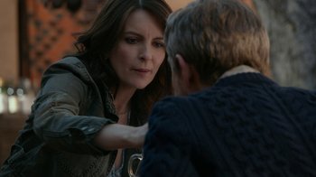 Movie still from “Whiskey Tango Foxtrot” (2016), directed by Glenn Ficarra – A woman and a man are talking to each other; Close Up shot, Over the shoulder angle
