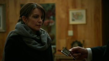Movie still from “Whiskey Tango Foxtrot” (2016), directed by Glenn Ficarra – A woman is holding a cell phone in her hand; Close Up shot, Over the shoulder angle