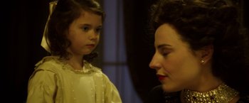 Movie still from “Woman in Gold” (2015), directed by Simon Curtis – A woman and a young girl looking at each other; Close Up shot, Over the shoulder angle
