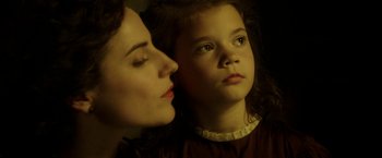 Movie still from “Woman in Gold” (2015), directed by Simon Curtis – A woman and a child looking in the same direction; Close Up shot, Low angle