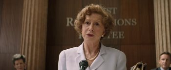 Movie still from “Woman in Gold” (2015), directed by Simon Curtis – An older woman is speaking in front of a microphone; Close Up shot, Low angle