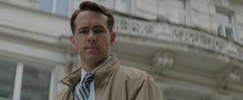 Movie still from “Woman in Gold” (2015), directed by Simon Curtis – A person wearing glasses and a tie; Close Up shot, Low angle