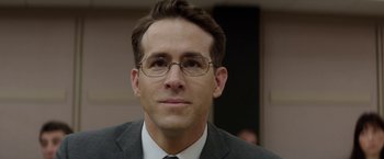 Movie still from “Woman in Gold” (2015), directed by Simon Curtis – A person wearing a suit and glasses; Close Up shot, Over the shoulder angle