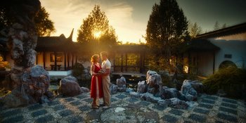 Movie still from “Wonder Wheel” (2017), directed by Woody Allen – A man and a woman are dancing in a garden; Wide shot, High angle