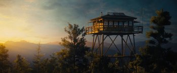 Movie still from “Wrong Turn” (2021), directed by Mike P. Nelson – A fire lookout tower on top of a mountain; Extreme Wide shot, Low angle