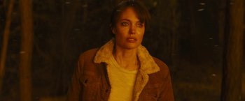 Movie still from “Wrong Turn” (2021), directed by Mike P. Nelson – A woman wearing a brown jacket and a white t - shirt; Close Up shot, Over the shoulder angle