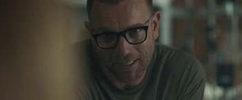 Movie still from “Zoe” (2018), directed by Drake Doremus – A person wearing glasses; Close Up shot, Over the shoulder angle