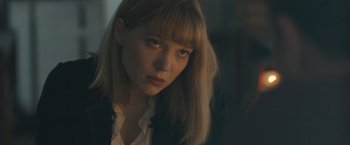 Movie still from “Zoe” (2018), directed by Drake Doremus – A person wearing a suit; Close Up shot, Over the shoulder angle