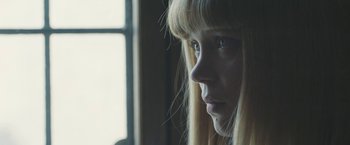 Movie still from “Zoe” (2018), directed by Drake Doremus – A person with long blonde hair; Close Up shot, Low angle