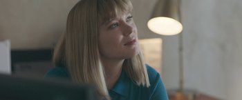 Movie still from “Zoe” (2018), directed by Drake Doremus – A woman with blonde hair sitting in front of a window; Close Up shot, Over the shoulder angle