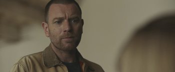 Movie still from “Zoe” (2018), directed by Drake Doremus – A person wearing a jacket; Close Up shot, Over the shoulder angle