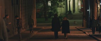 Movie still from “Zoe” (2018), directed by Drake Doremus – Two people are holding hands while walking down the street; Wide shot, Over the shoulder angle
