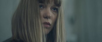 Movie still from “Zoe” (2018), directed by Drake Doremus – A person with long blonde hair; Close Up shot, Low angle