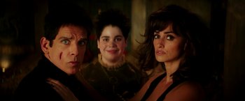 Movie still from “Zoolander 2” (2016), directed by Ben Stiller – Two women and a boy are posing for a picture; Close Up shot, Over the shoulder angle