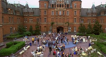 Movie still from “10 Things I Hate About You” (1999), directed by Gil Junger – A group of people standing around a building with tables; Extreme Wide shot, High angle