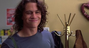 Movie still from “10 Things I Hate About You” (1999), directed by Gil Junger – A person with curly hair smiling; Close Up shot, Low angle