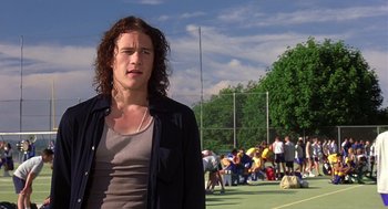 Movie still from “10 Things I Hate About You” (1999), directed by Gil Junger – A man standing in front of a group of people; Close Up shot, Low angle