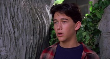Movie still from “10 Things I Hate About You” (1999), directed by Gil Junger – A young man in a red and black plaid shirt looks to his left; Close Up shot, Low angle