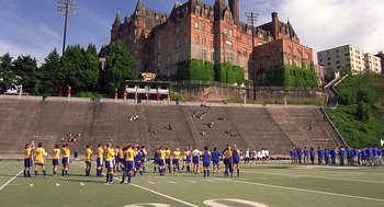 Movie still from “10 Things I Hate About You” (1999), directed by Gil Junger – A group of people standing on top of a soccer field; Extreme Wide shot, High angle