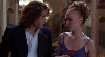 Movie still from “10 Things I Hate About You” (1999), directed by Gil Junger – A man and a woman standing next to each other; Medium shot, Over the shoulder angle