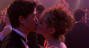 Movie still from “10 Things I Hate About You” (1999), directed by Gil Junger – Two people kissing each other at a party; Close Up shot, Low angle