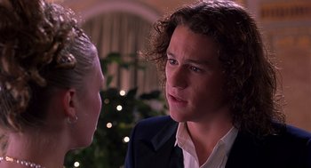 Movie still from “10 Things I Hate About You” (1999), directed by Gil Junger – A man and a woman talking to each other; Close Up shot, Over the shoulder angle