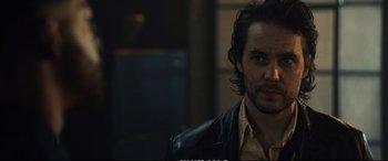 Movie still from “21 Bridges” (2019), directed by Brian Kirk – A person with long hair; Close Up shot, Over the shoulder angle