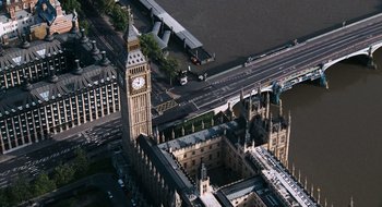Movie still from “28 Weeks Later” (2007), directed by Juan Carlos Fresnadillo – An aerial view of big ben in the city of london; Extreme Wide shot, Overhead angle