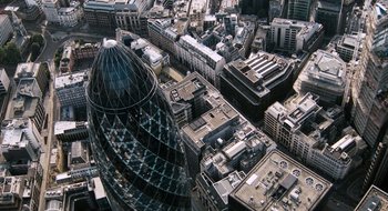 Movie still from “28 Weeks Later” (2007), directed by Juan Carlos Fresnadillo – An aerial view of a large city with many buildings; Extreme Wide shot, Overhead angle