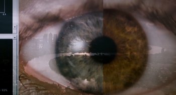 Movie still from “28 Weeks Later” (2007), directed by Juan Carlos Fresnadillo – An image of an eye with a city in the background; Extreme Close Up shot, Overhead angle