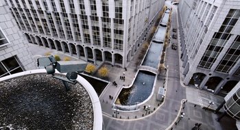 Movie still from “28 Weeks Later” (2007), directed by Juan Carlos Fresnadillo – An aerial view of a city street with a fountain; Extreme Wide shot, High angle