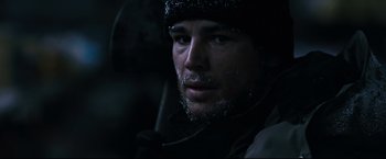 Movie still from “30 Days of Night” (2007), directed by David Slade – A person wearing a jacket and a hat; Close Up shot, Over the shoulder angle