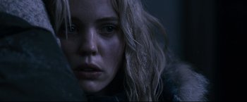 Movie still from “30 Days of Night” (2007), directed by David Slade – A person with wet hair; Close Up shot, Low angle