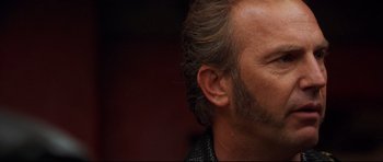 Movie still from “3000 Miles to Graceland” (2001), directed by Demian Lichtenstein – A man's face with a beard; Close Up shot, Low angle