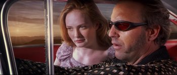 Movie still from “3000 Miles to Graceland” (2001), directed by Demian Lichtenstein – A man and a woman are looking at each other; Close Up shot, Over the shoulder angle