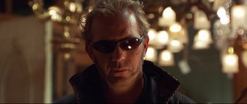 Movie still from “3000 Miles to Graceland” (2001), directed by Demian Lichtenstein – A person wearing sunglasses; Close Up shot, Low angle