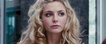 Movie still from “4.3.2.1.” (2010), directed by Mark Davis – A person with blonde hair; Close Up shot, Over the shoulder angle