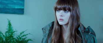 Movie still from “4.3.2.1.” (2010), directed by Mark Davis – A person with long brown hair; Close Up shot, Over the shoulder angle