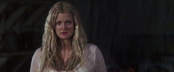 Movie still from “50 First Dates” (2004), directed by Peter Segal – A person with long blonde hair; Close Up shot, Over the shoulder angle