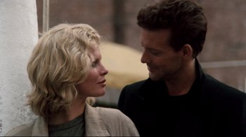 Movie still from “9½ Weeks” (1986), directed by Adrian Lyne – A man and a woman standing next to each other; Close Up shot, Over the shoulder angle