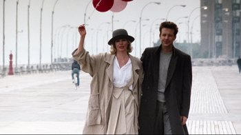 Movie still from “9½ Weeks” (1986), directed by Adrian Lyne – A man and a woman walking down a street holding balloons; Wide shot, Low angle