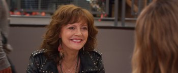 Movie still from “A Bad Moms Christmas” (2017), directed by Scott Moore – A person wearing a leather jacket; Close Up shot, Over the shoulder angle