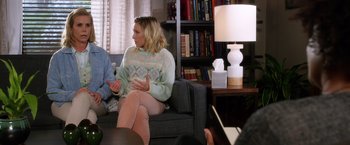 Movie still from “A Bad Moms Christmas” (2017), directed by Scott Moore – Two people are sitting on a couch talking to each other; Medium shot, Over the shoulder angle
