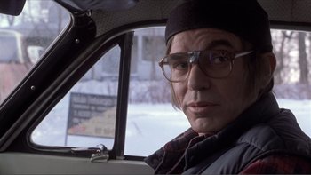 Movie still from “A Simple Plan” (1998), directed by Sam Raimi – A man with glasses sitting in the passenger seat of a car; Close Up shot, Low angle
