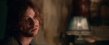 Movie still from “A Street Cat Named Bob” (2016), directed by Roger Spottiswoode – A person with long brown hair; Close Up shot, Over the shoulder angle