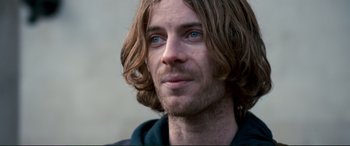 Movie still from “A Street Cat Named Bob” (2016), directed by Roger Spottiswoode – A person with long brown hair; Close Up shot, Low angle