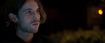 Movie still from “A Street Cat Named Bob” (2016), directed by Roger Spottiswoode – A person with long brown hair; Close Up shot, Over the shoulder angle