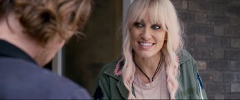 Movie still from “A Street Cat Named Bob” (2016), directed by Roger Spottiswoode – A person with long blonde hair; Close Up shot, Over the shoulder angle
