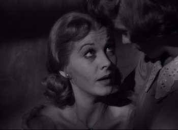 Movie still from “A Streetcar Named Desire” (1951), directed by Elia Kazan – An old photo of a woman looking at the camera; Close Up shot, Over the shoulder angle