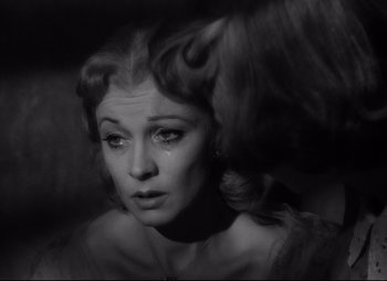 Movie still from “A Streetcar Named Desire” (1951), directed by Elia Kazan – A black - and - white photo of a woman crying in front of a mirror; Close Up shot, Over the shoulder angle